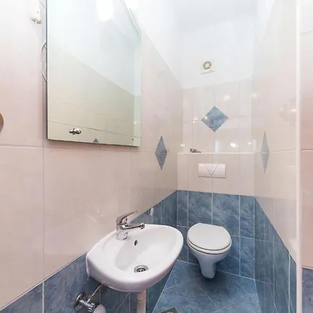 Appartamento Three-bedroom In Okrug Donji