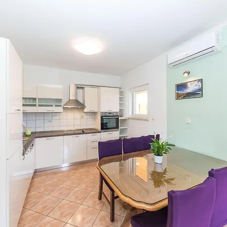 Appartamento Three-bedroom In Okrug Donji Donji Okrug (Ciovo)